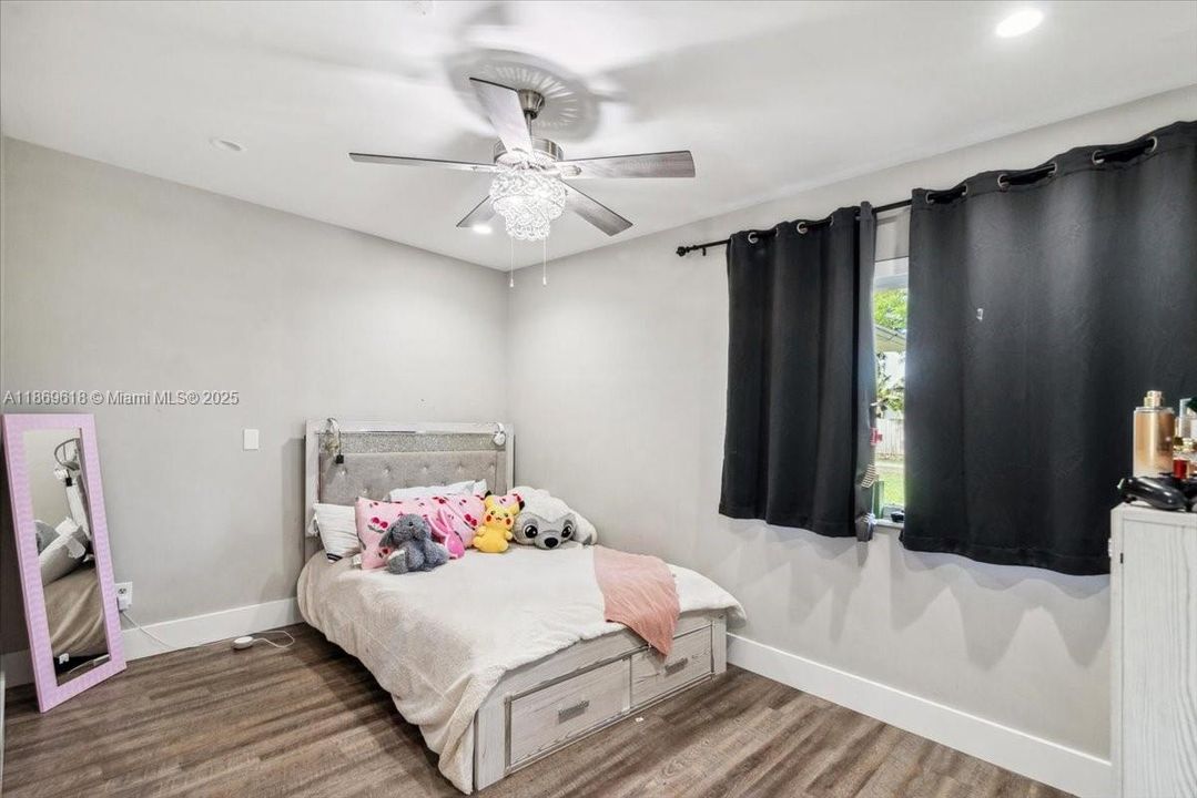 For Sale: $1,349,000 (6 beds, 2 baths, 2250 Square Feet)