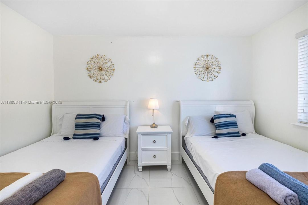 На продажу: $1,300,000 (0 спален, 0 ванн, 1505 Квадратных фут)