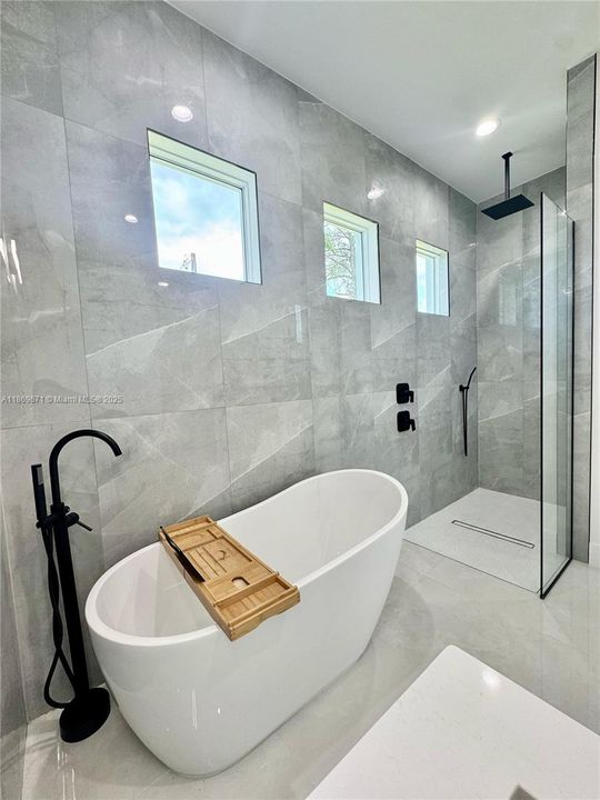 Activo con contrato: $459,000 (3 camas, 3 baños, 1872 Pies cuadrados)