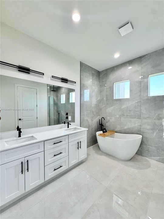 Activo con contrato: $459,000 (3 camas, 3 baños, 1872 Pies cuadrados)