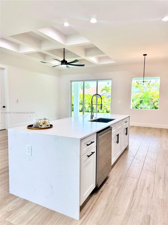 Activo con contrato: $459,000 (3 camas, 3 baños, 1872 Pies cuadrados)