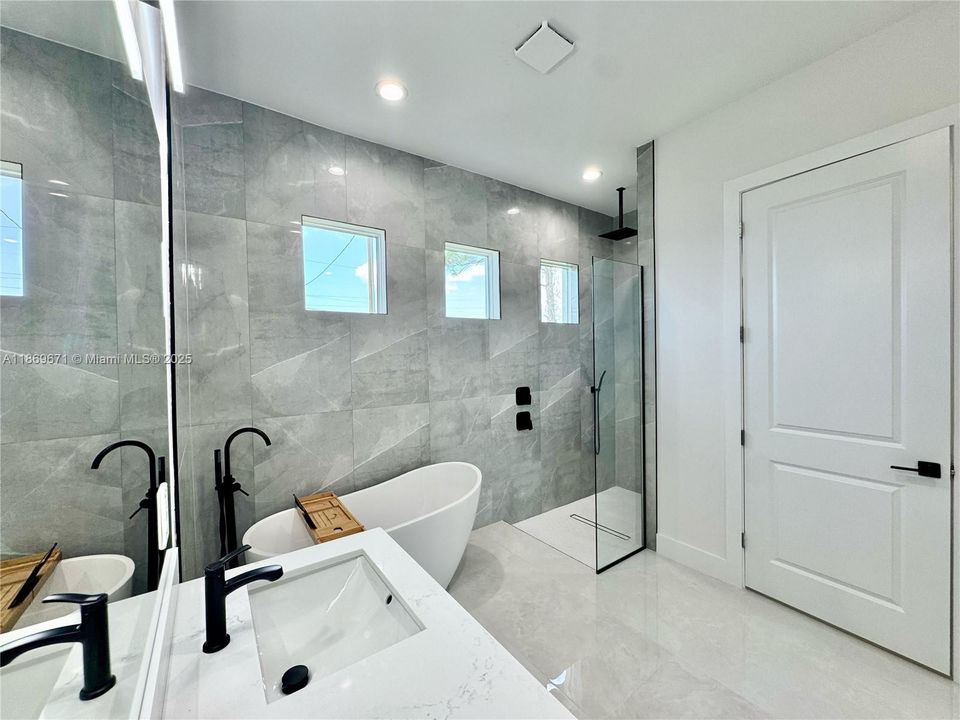 Activo con contrato: $459,000 (3 camas, 3 baños, 1872 Pies cuadrados)