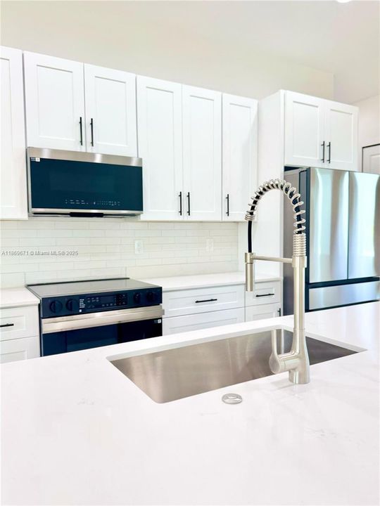 Activo con contrato: $459,000 (3 camas, 3 baños, 1872 Pies cuadrados)