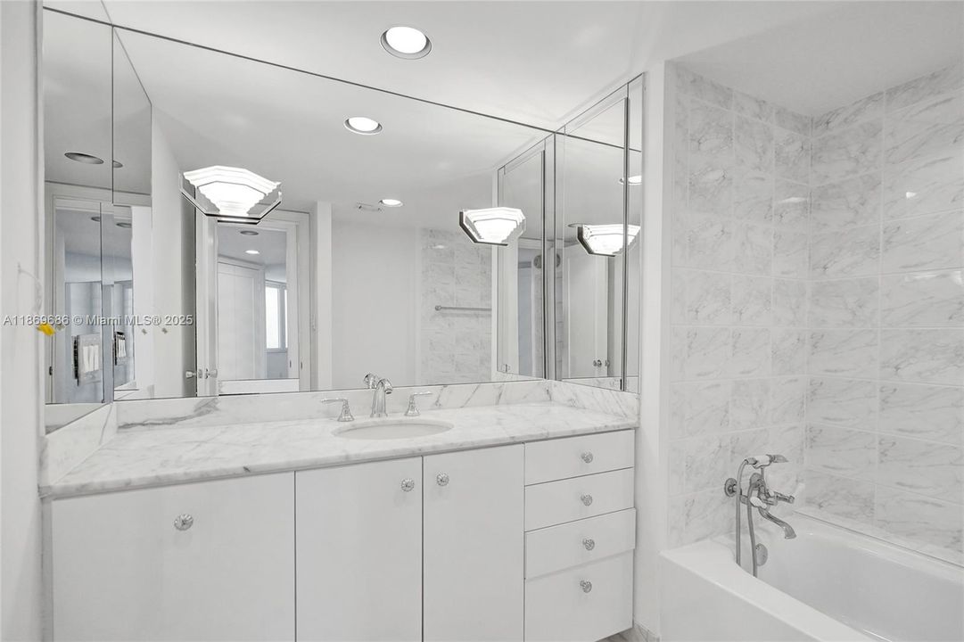 For Sale: $1,550,000 (2 beds, 2 baths, 1448 Square Feet)