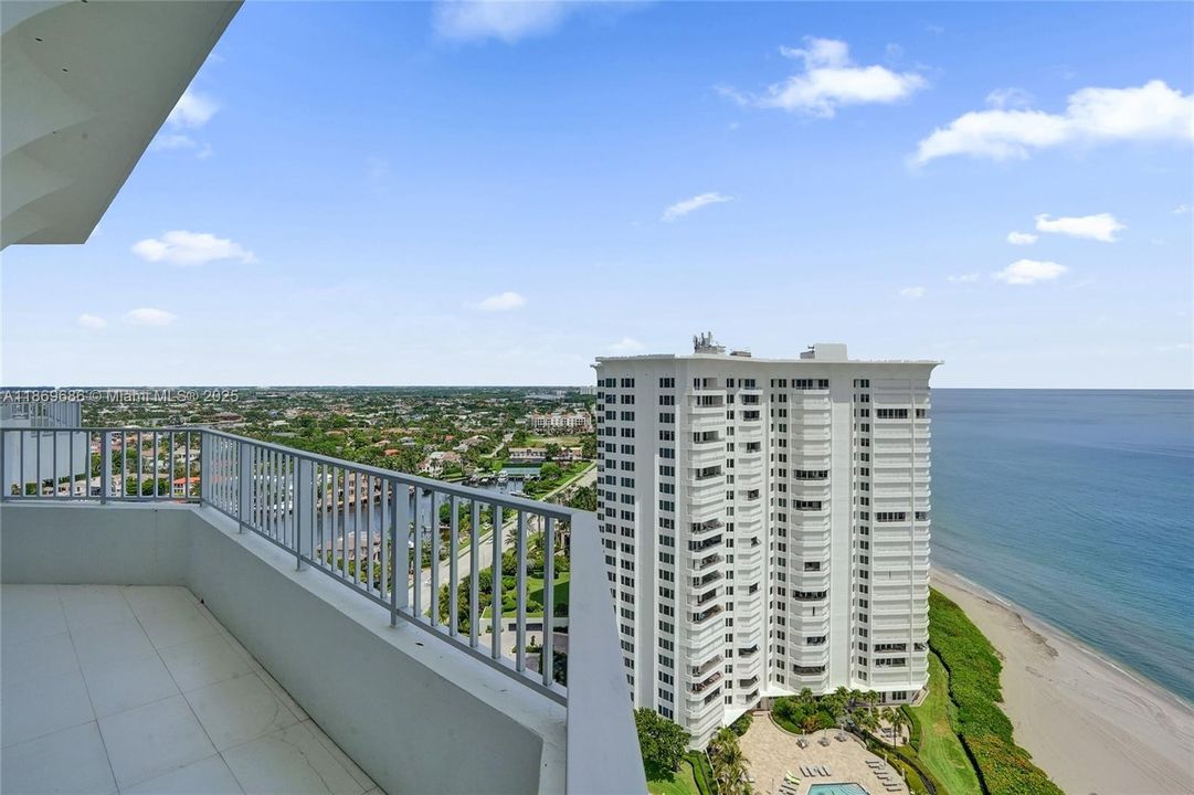 For Sale: $1,550,000 (2 beds, 2 baths, 1448 Square Feet)