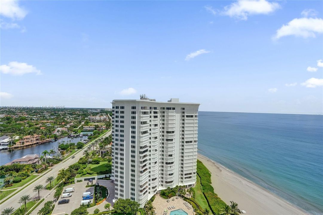 For Sale: $1,550,000 (2 beds, 2 baths, 1448 Square Feet)