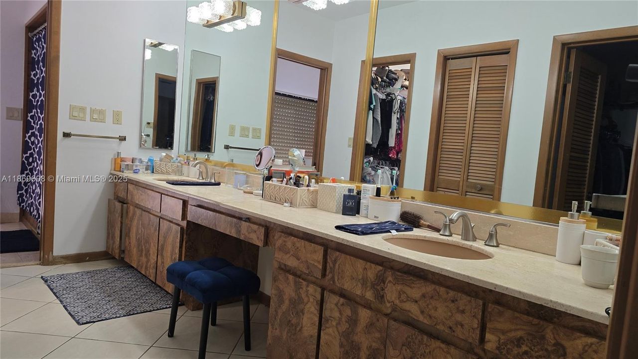 For Rent: $10,000 (5 beds, 4 baths, 3639 Square Feet)