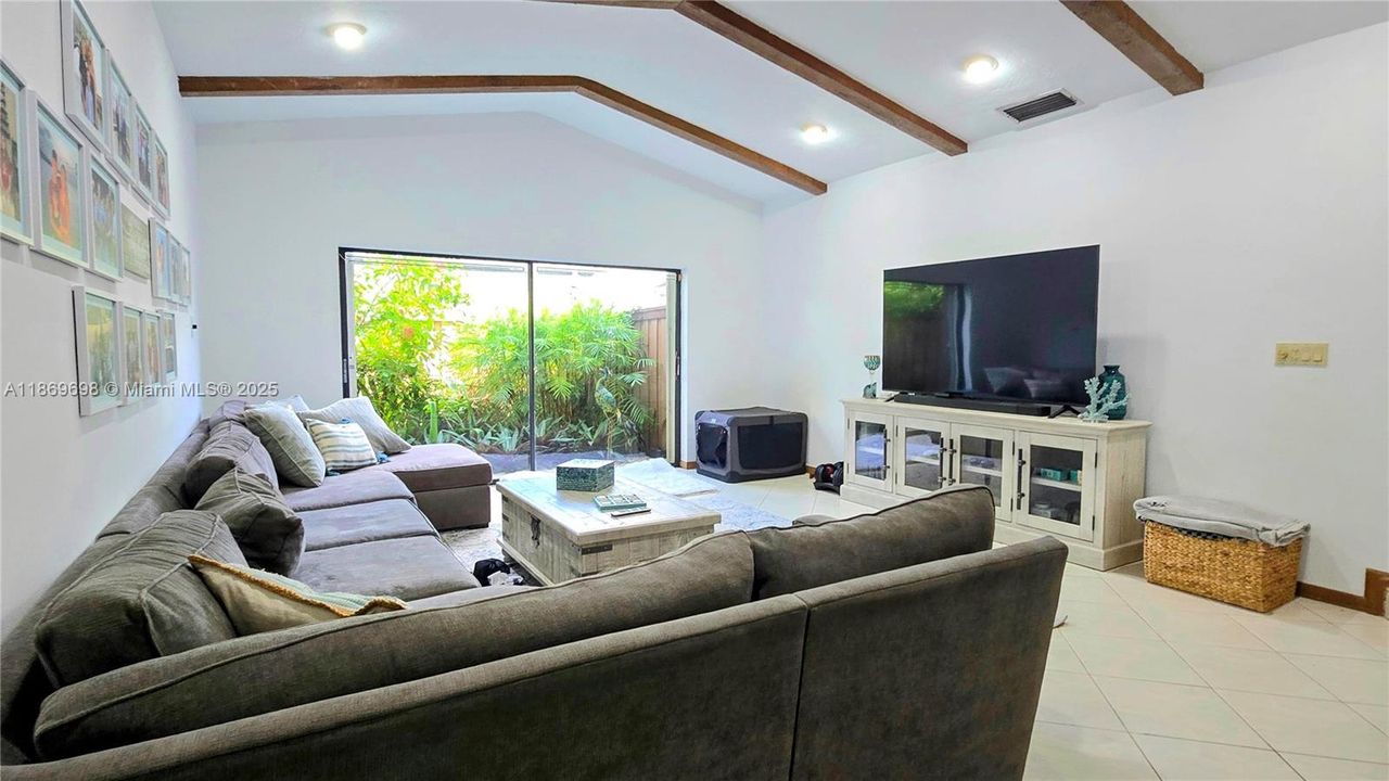 For Rent: $10,000 (5 beds, 4 baths, 3639 Square Feet)