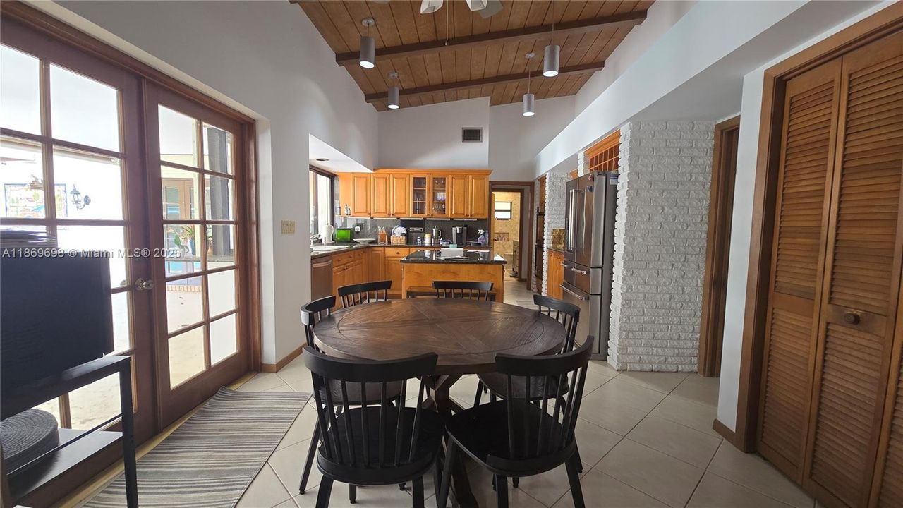 For Rent: $10,000 (5 beds, 4 baths, 3639 Square Feet)