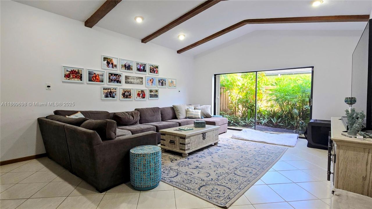 For Rent: $10,000 (5 beds, 4 baths, 3639 Square Feet)