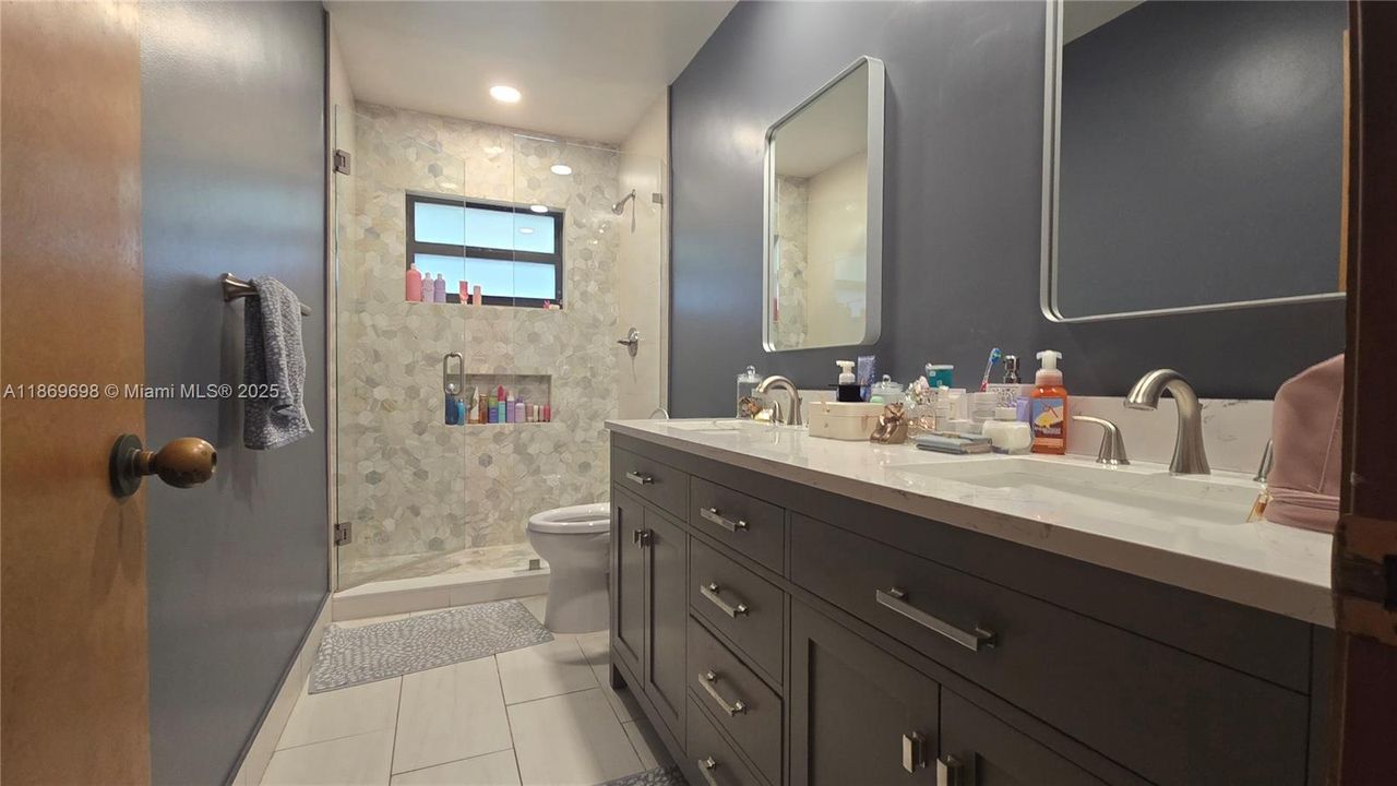 For Rent: $10,000 (5 beds, 4 baths, 3639 Square Feet)