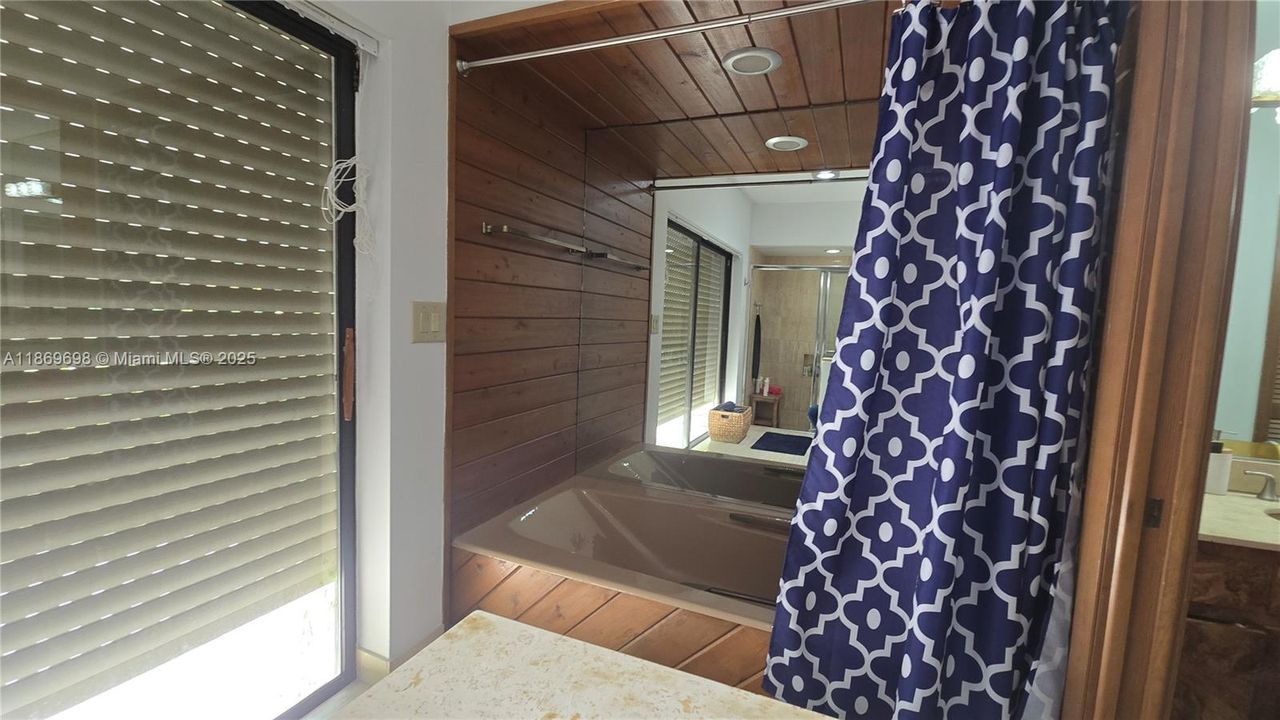 For Rent: $10,000 (5 beds, 4 baths, 3639 Square Feet)