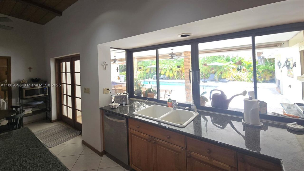 For Rent: $10,000 (5 beds, 4 baths, 3639 Square Feet)