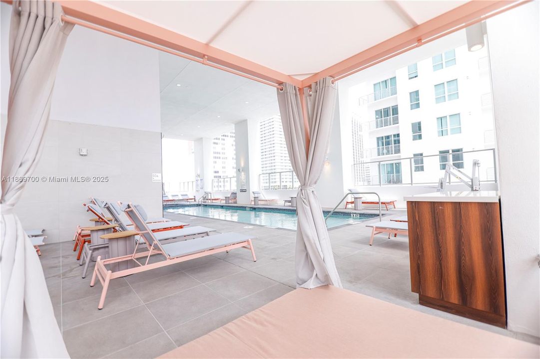 For Sale: $389,000 (0 beds, 1 baths, 386 Square Feet)