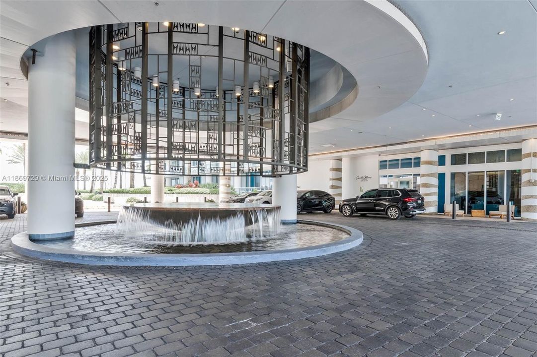 合同活跃: $9,900 (2 贝兹, 2 浴室, 1084 平方英尺)