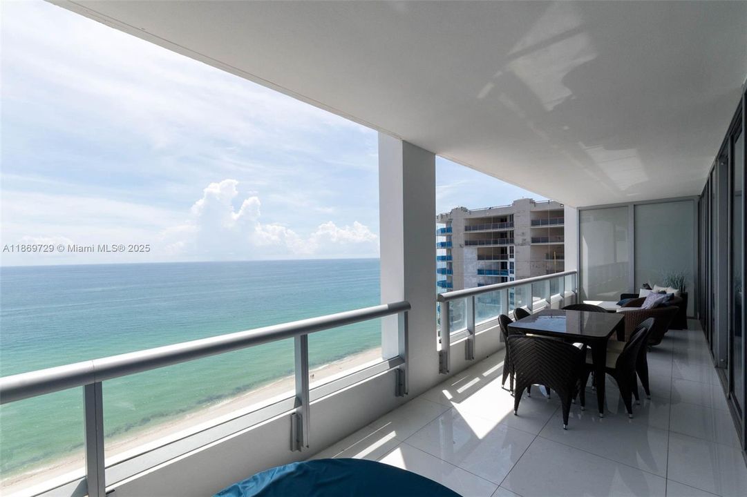 合同活跃: $9,900 (2 贝兹, 2 浴室, 1084 平方英尺)