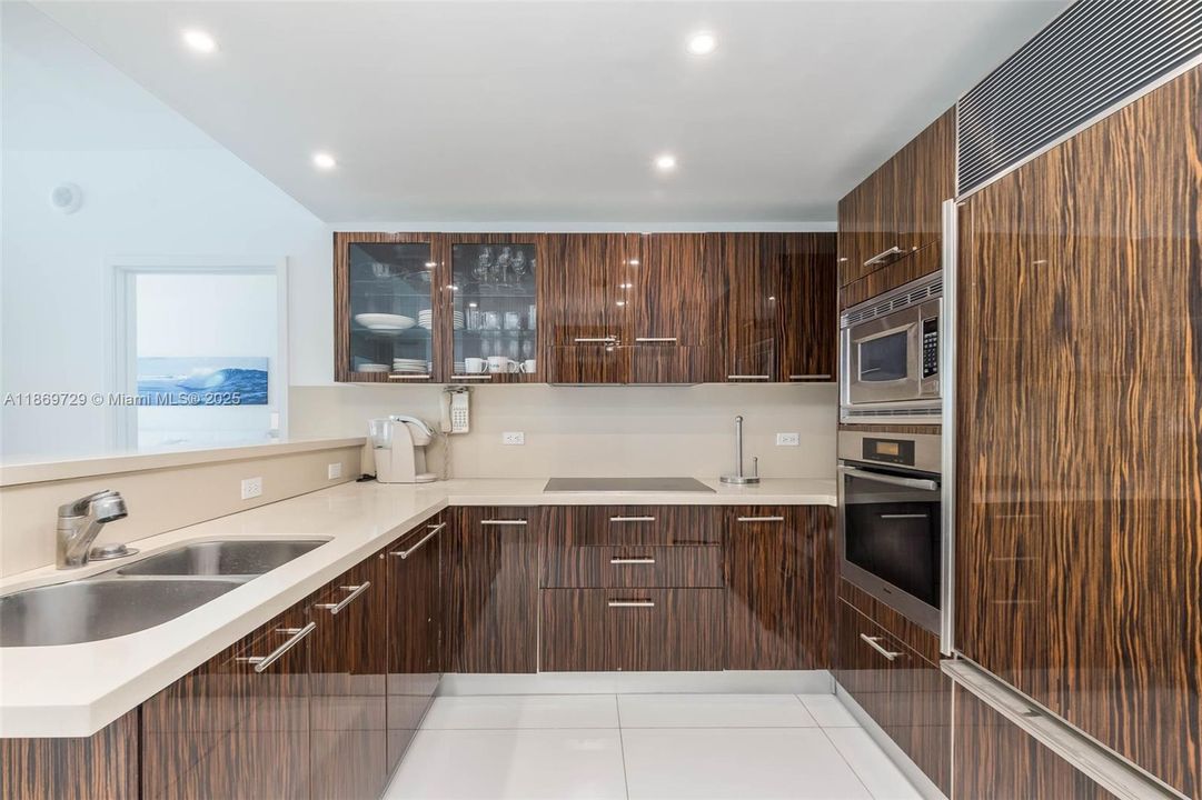 合同活跃: $9,900 (2 贝兹, 2 浴室, 1084 平方英尺)