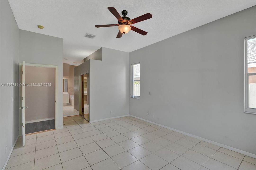 合同活跃: $630,000 (4 贝兹, 3 浴室, 2054 平方英尺)