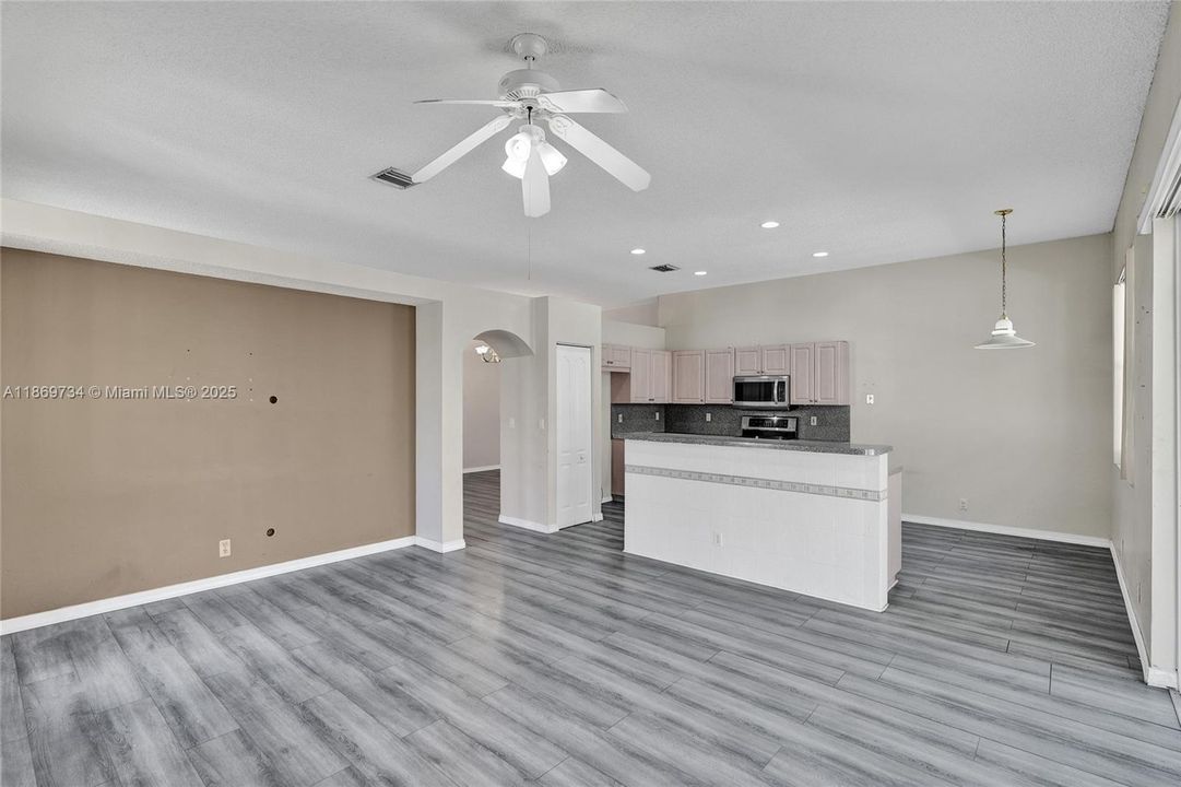 Eat-in Kitchen/Family Room