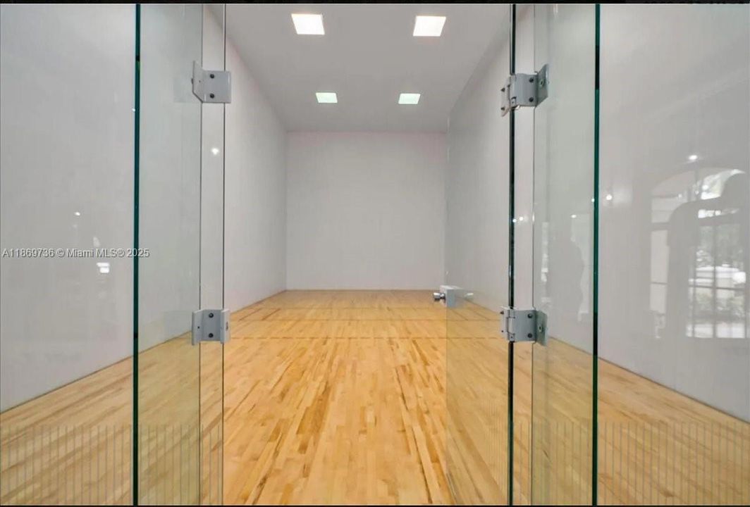 Под контрактом: $244,000 (2 спален, 2 ванн, 981 Квадратных фут)