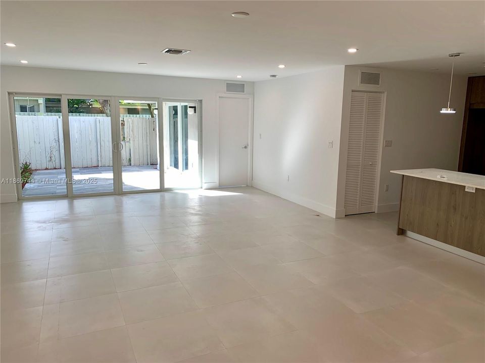 Living/Dinning/Terrace