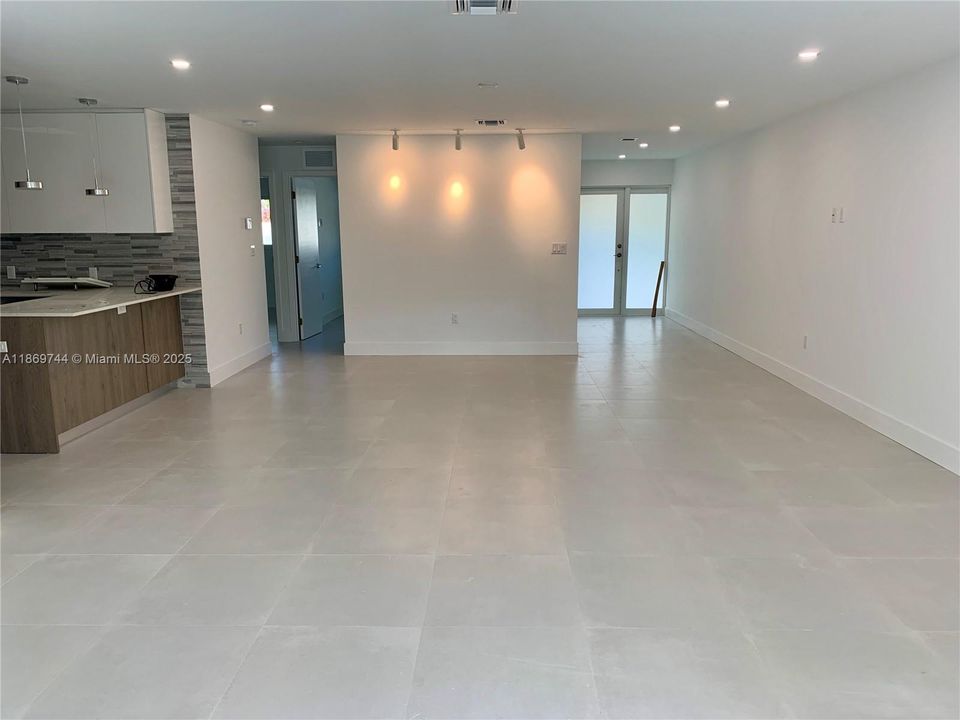 Living/Dinning/Foyer