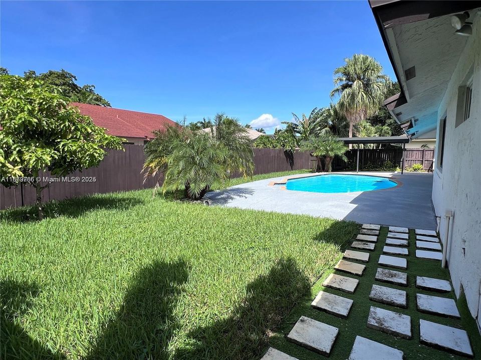 Недавно продано: $689,900 (4 спален, 3 ванн, 1563 Квадратных фут)