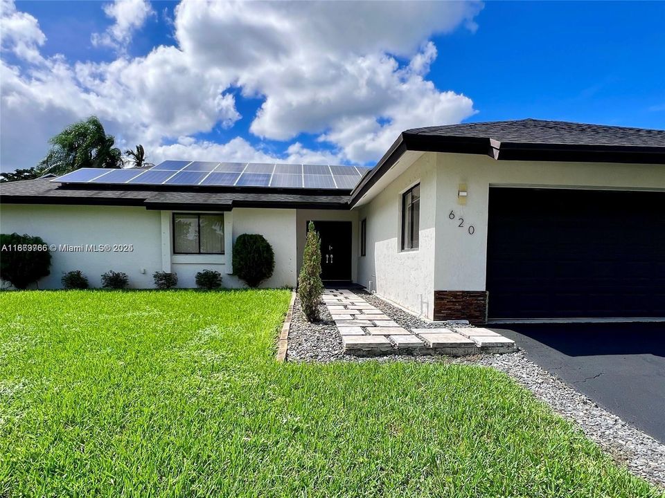 Недавно продано: $689,900 (4 спален, 3 ванн, 1563 Квадратных фут)