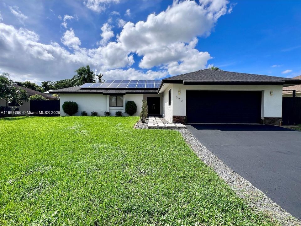 Недавно продано: $689,900 (4 спален, 3 ванн, 1563 Квадратных фут)