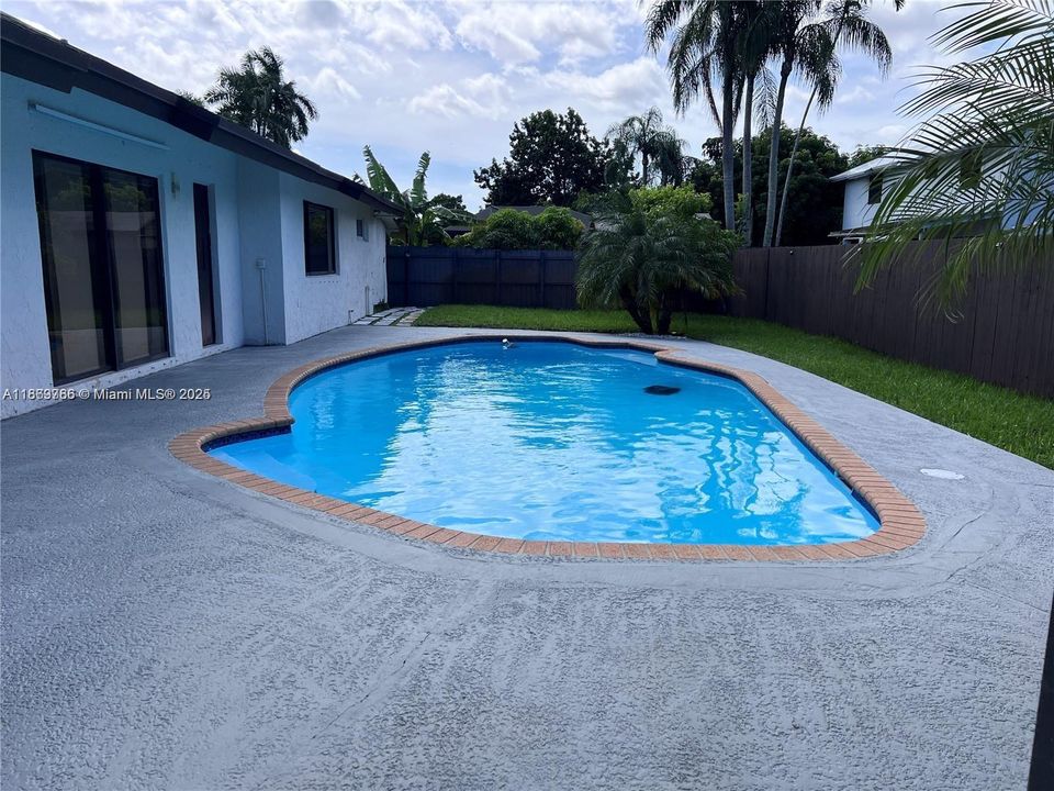 Недавно продано: $689,900 (4 спален, 3 ванн, 1563 Квадратных фут)