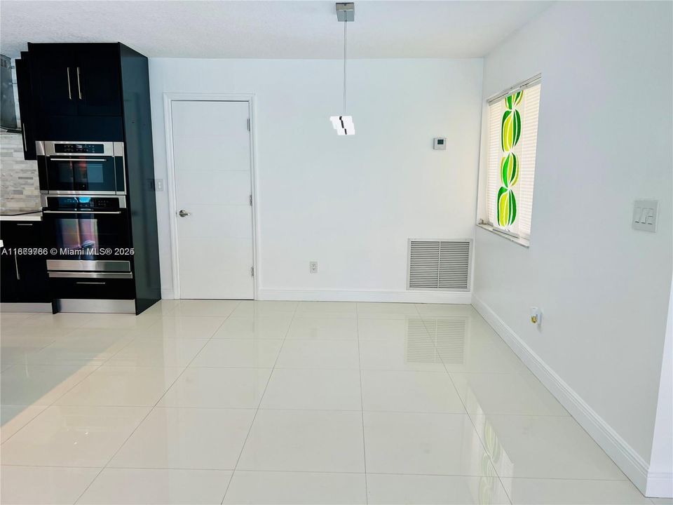 Недавно продано: $689,900 (4 спален, 3 ванн, 1563 Квадратных фут)