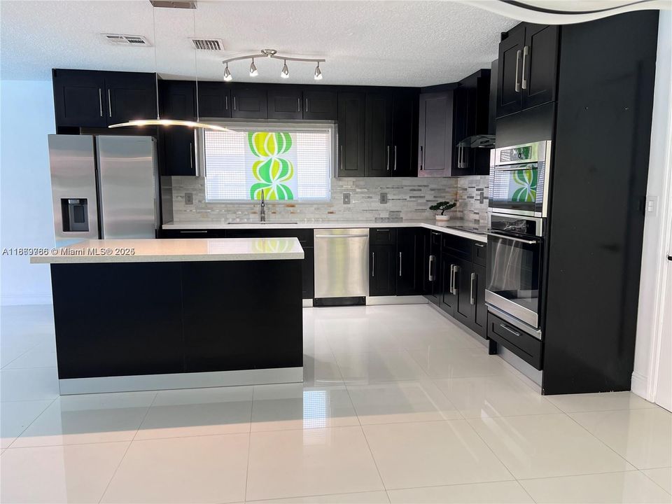 Недавно продано: $689,900 (4 спален, 3 ванн, 1563 Квадратных фут)