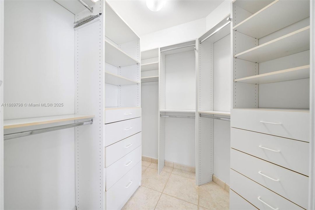 Active With Contract: $7,200 (2 beds, 2 baths, 1380 Square Feet)