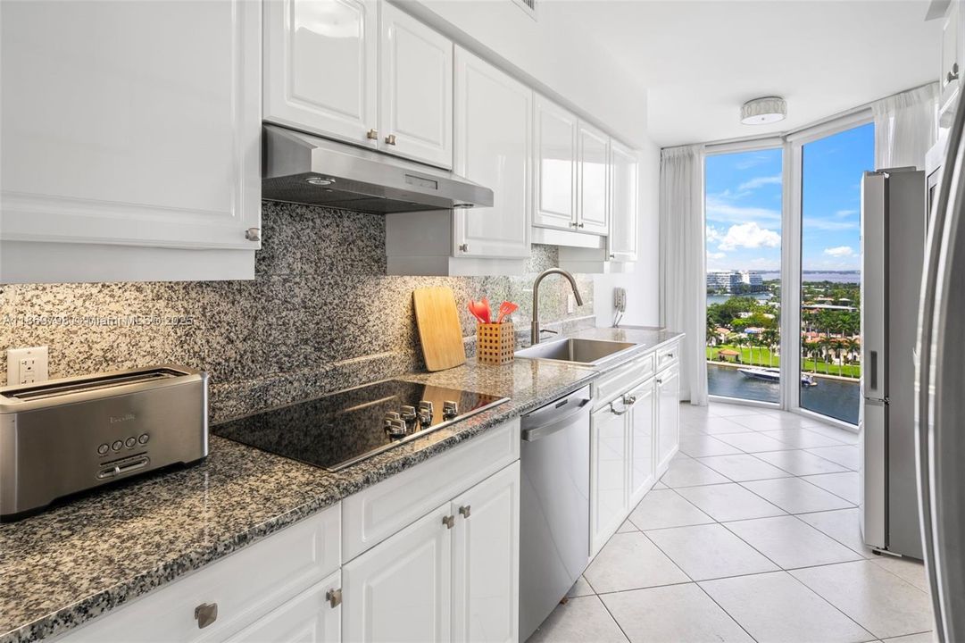 Active With Contract: $7,200 (2 beds, 2 baths, 1380 Square Feet)