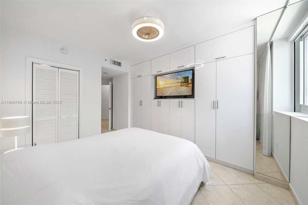 Active With Contract: $7,200 (2 beds, 2 baths, 1380 Square Feet)