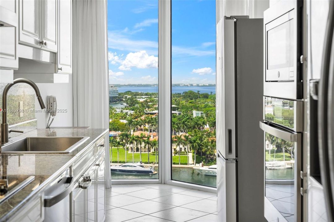 Active With Contract: $7,200 (2 beds, 2 baths, 1380 Square Feet)