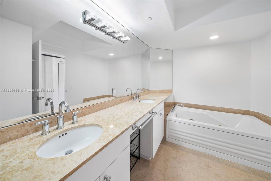 Active With Contract: $7,200 (2 beds, 2 baths, 1380 Square Feet)