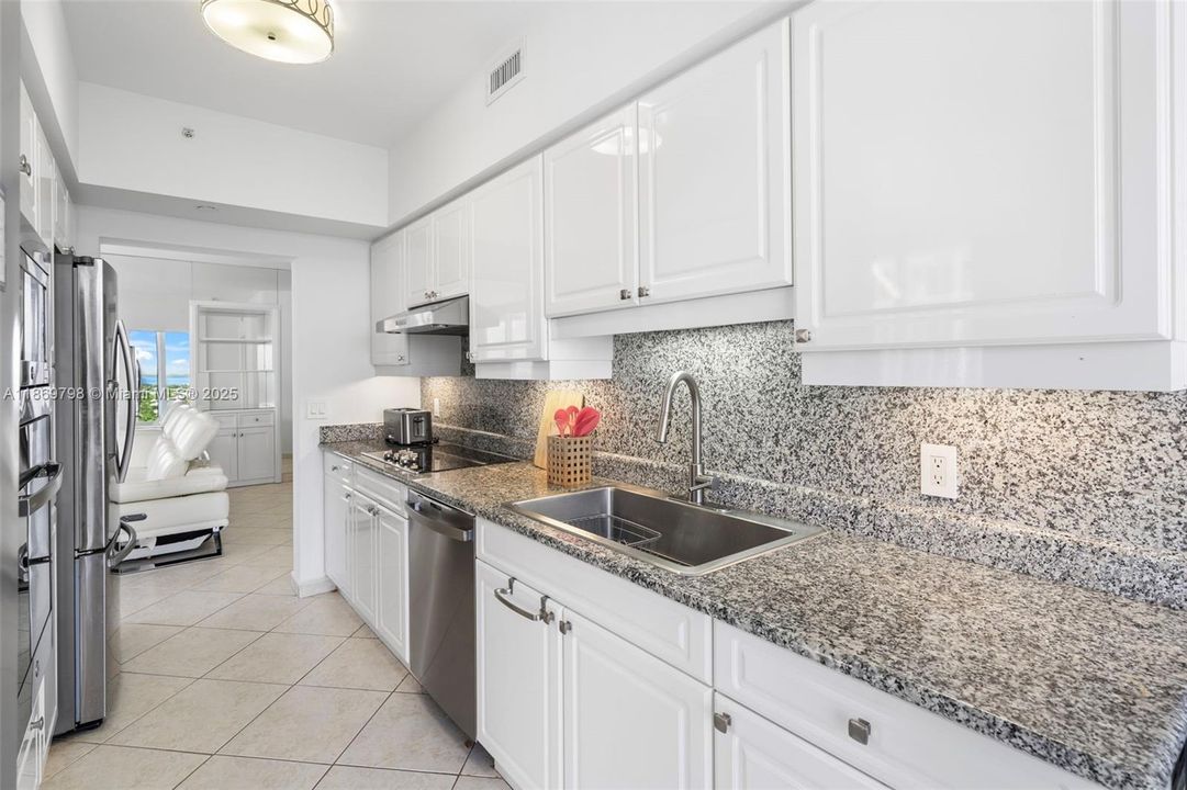 Active With Contract: $7,200 (2 beds, 2 baths, 1380 Square Feet)