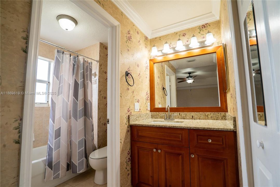 En Venta: $285,000 (3 camas, 2 baños, 1509 Pies cuadrados)