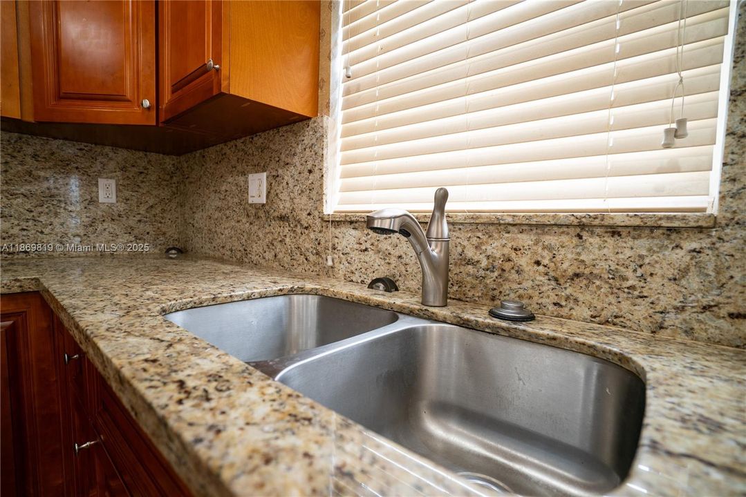 En Venta: $285,000 (3 camas, 2 baños, 1509 Pies cuadrados)