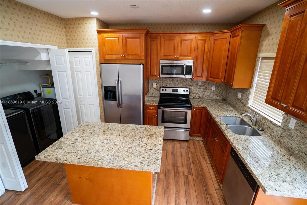 En Venta: $285,000 (3 camas, 2 baños, 1509 Pies cuadrados)