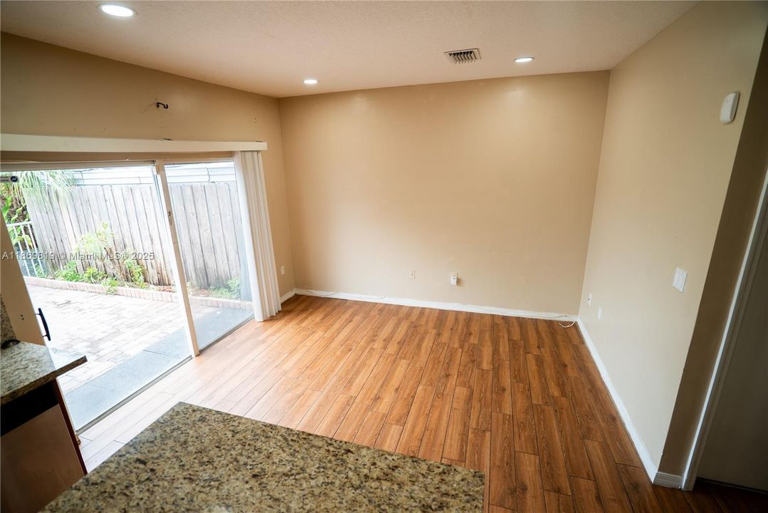 En Venta: $285,000 (3 camas, 2 baños, 1509 Pies cuadrados)