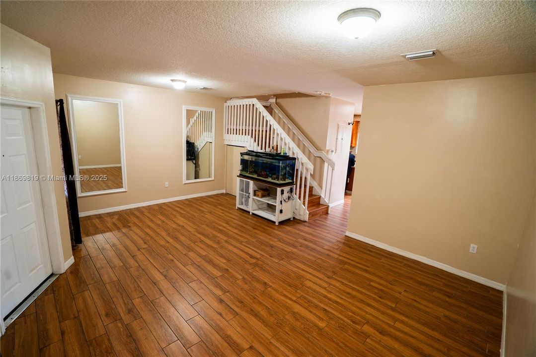 En Venta: $285,000 (3 camas, 2 baños, 1509 Pies cuadrados)