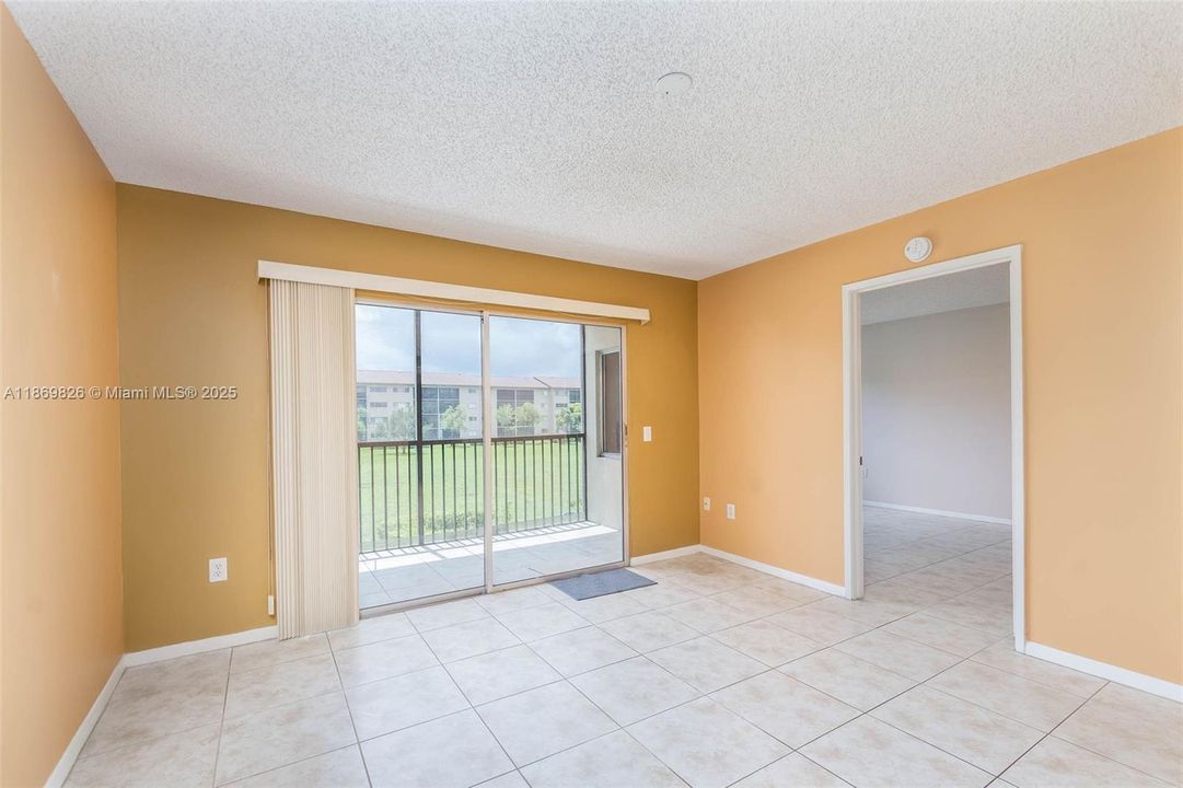 For Sale: $189,999 (2 beds, 1 baths, 1032 Square Feet)