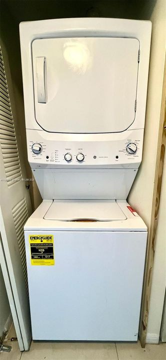 Active With Contract: $1,595 (1 beds, 1 baths, 725 Square Feet)