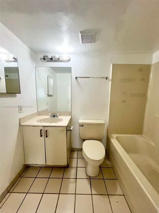 Active With Contract: $1,595 (1 beds, 1 baths, 725 Square Feet)