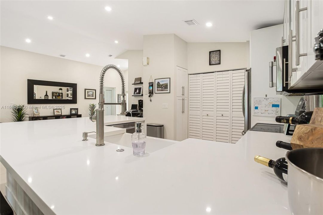 Active With Contract: $674,000 (2 beds, 2 baths, 1554 Square Feet)