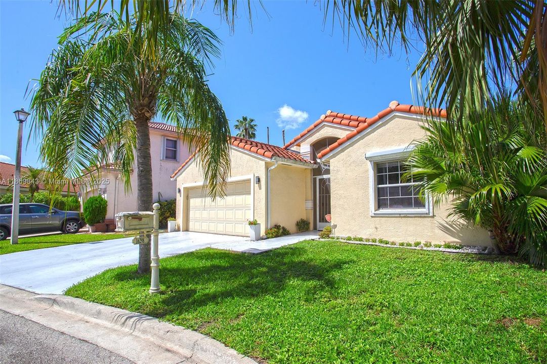 Active With Contract: $674,000 (2 beds, 2 baths, 1554 Square Feet)