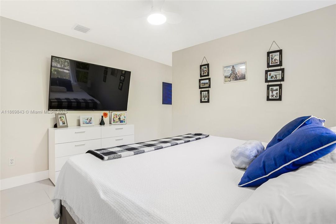 Active With Contract: $674,000 (2 beds, 2 baths, 1554 Square Feet)