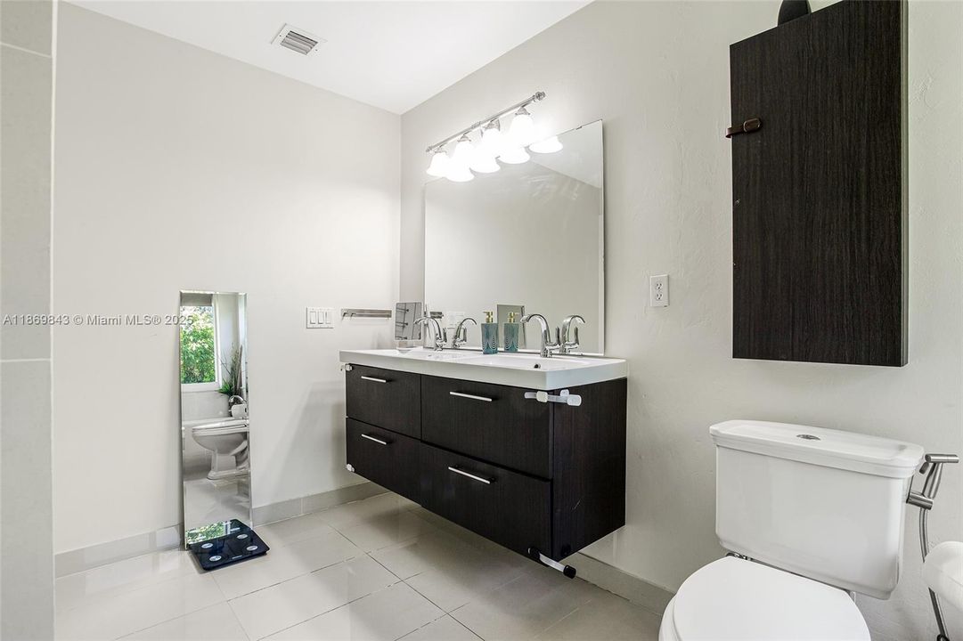 Active With Contract: $674,000 (2 beds, 2 baths, 1554 Square Feet)